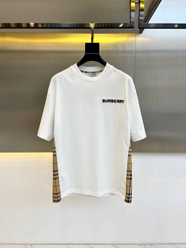 Bur巴宝、2025春夏Bbr 胸前B标刺绣格纹拼接短袖T恤，定制Bbr专用190G全棉60支双股布料，前幅标识图案40000针，为进口田岛机刺绣，字体越小越体