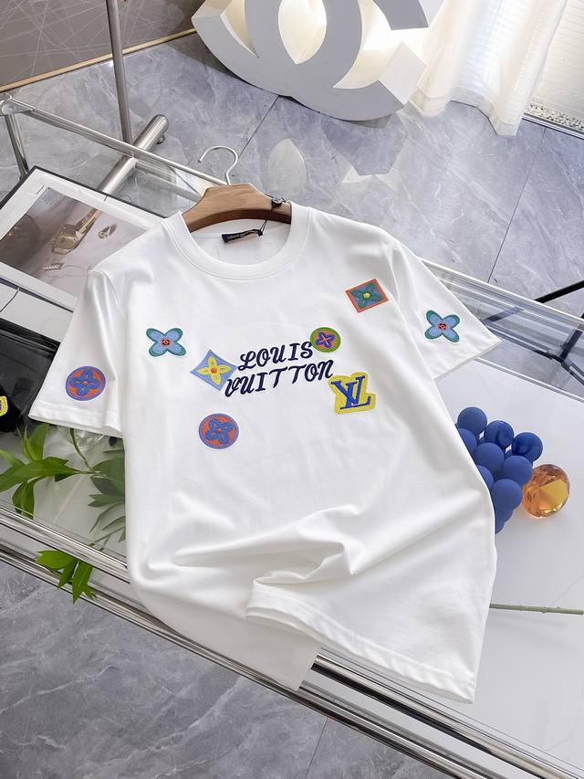 Lv 夏季新品，绣花工艺时尚单品设计，更加时尚舒适，高标准定制，上身非常有型，客供辅料，客供进口高档面料质感非常细腻，细节工艺精湛考究，塑造性极高的一款单品，任