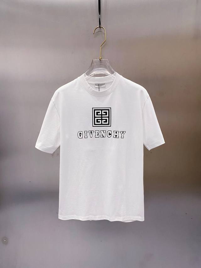 Givenchy#纪梵希 2025春夏新款首发专柜最新款短袖圆领T恤 高端订制 设计前卫时尚！品牌Logo重工艺设计 高端定制丝光长绒棉面料.手感柔软.穿着舒适