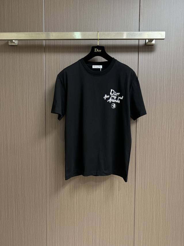 Dior 2025Ss 前后字母发泡印花短袖T恤，发泡元素打造精致工艺面料，顶级元素融合打造，经典短袖3标齐全，无论是上身舒适度还是都是无可比拟的存在，男神必备