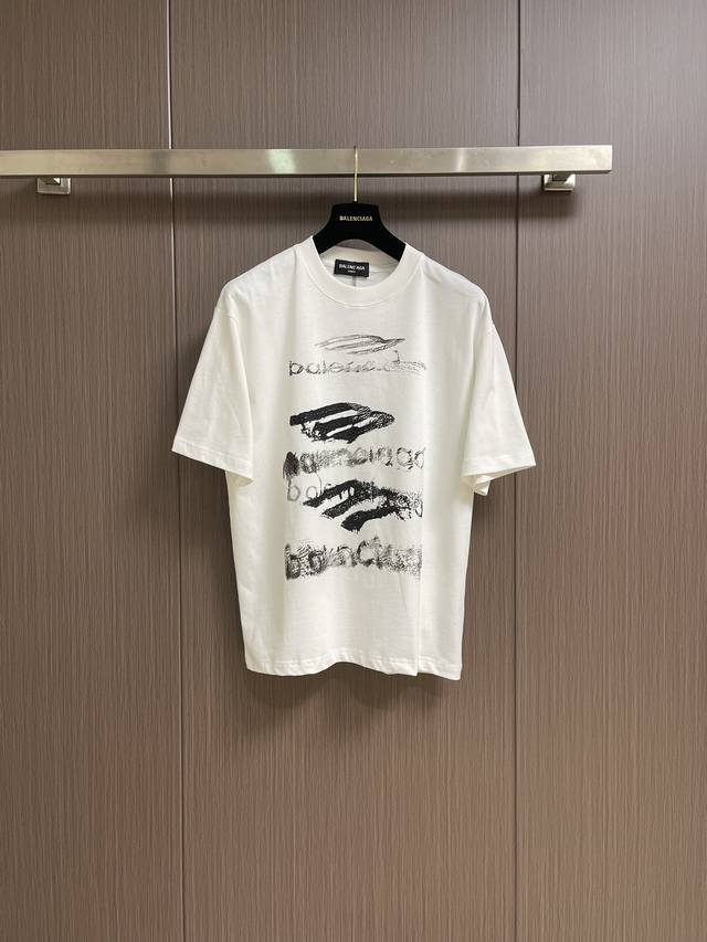 Balenciaga 2025Ss新款模糊字母Logo印花圆领短袖T恤，面料采用定织定染全棉双纱。克重 克，布面干净．布纹清晰，柔软舒适，螺纹采用定染无色差。经