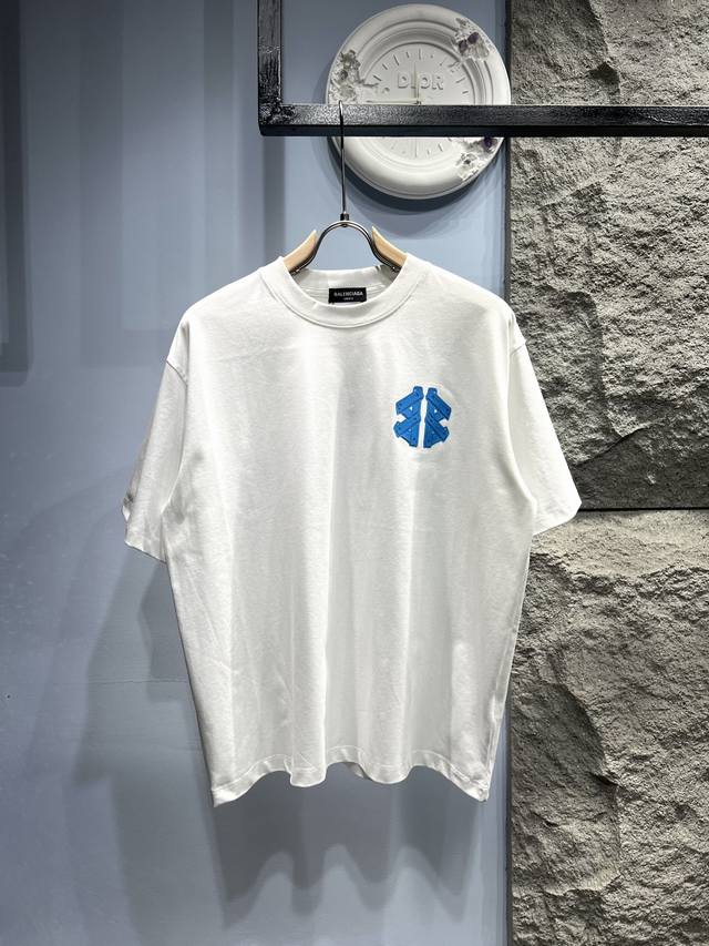 Xp Balenciaga*巴黎世家 厚版标识短袖T恤 *采用280克新疆棉冰感索罗娜面料，这种面料采用了新疆棉作为主要成分，通过索罗娜科技处理，使得面料在夏季
