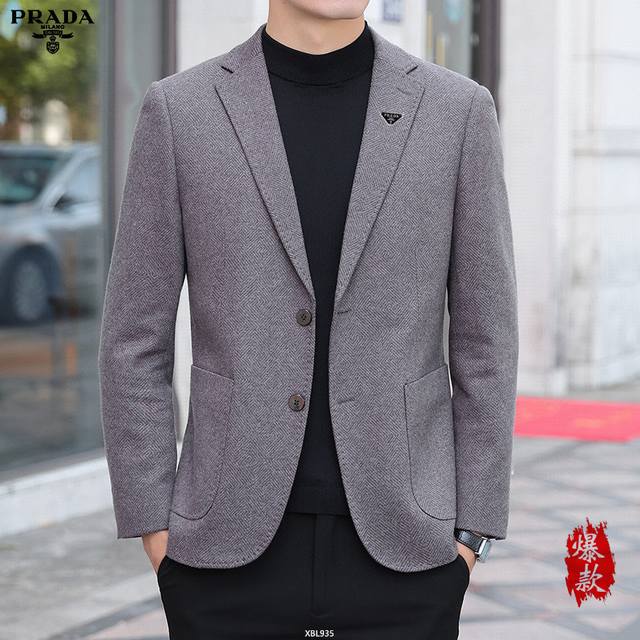 普拉达。2025早春男士休闲男士西装外套，最新时尚潮流单西，贸易公司渠道稀出，同步官网发售，男神最为期待的精品狠货重磅来袭，让你感受到什么叫真正的高奢有内涵 完