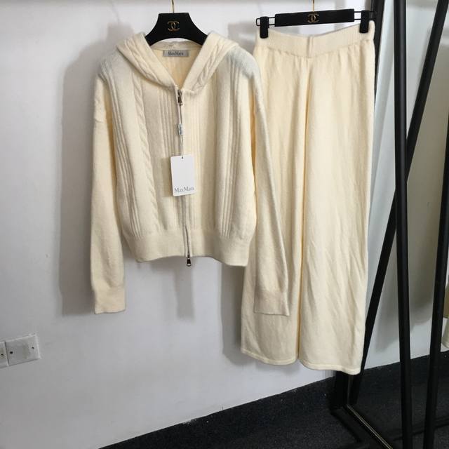 款号 7518 Maxmar*新款针织运动套装，纯色百搭长袖连帽针织开衫拉链外套+高腰休闲长裤，米白色，深咖色，卡其色，粉色，灰色，黑色， 均码；肩宽56，胸围