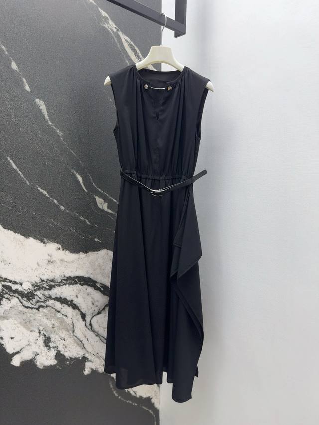 Max 25Ss 春夏新品赫本风优雅半开领收腰无袖连衣裙 天丝混纺醋酸面料很高级 不规则裙摆设计搭配腰带上身完全不挑人 版型显瘦细节小性感 温柔大方提气质 面料