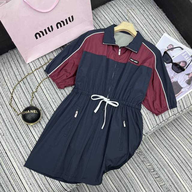 强烈推荐 25年早春夏系列 Miu*新款撞色尼龙翻领收腰连衣裙 腰间抽绳设计 Sml