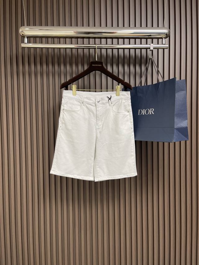 Lp Loropiana 2025Ss夏季休闲短裤，定织纯棉面料，细腻柔软。腰部细节做工精致考究。简约不失个性。后腰定制压花皮牌点缀。尺码：29-36 无35