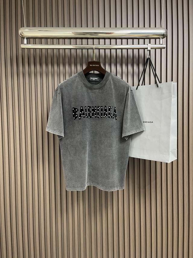 Balenciaga 2025Ss新款圆领半袖T恤，植绒贴片Logo,320G高克重，工艺洗水处理 面料预缩 对位整齐 无毛边 效果立体字母清晰 宽松版型。尺码