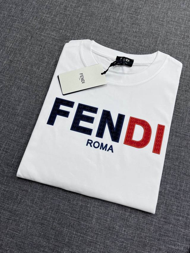 Fendi 芬迪25Ss春夏新款短袖T恤男款 这个是经典造型，每年都会有这个图案的！客供进口精梳棉 透气凉爽 不缩水，不易变形，透气吸汗 简约不简单 低调不庸俗