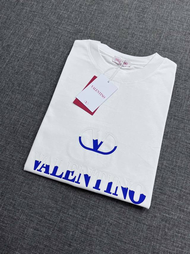 Valentino华伦天奴男士圆领短袖，贸易公司极品货，25 S春夏新品，米兰秀场款，买手店的爆卖人气单品，官宣画册主推系列款，Ins时尚博主各种街拍秀图，新一