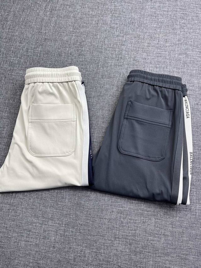 Balenciaga 巴黎世家男士时装休闲裤，贸易公司渠道货，官方推售的款，略偏基础型的一款单品，买手店人气补货王，作为近年自带网红流量的品牌，简直要霸屏的节奏