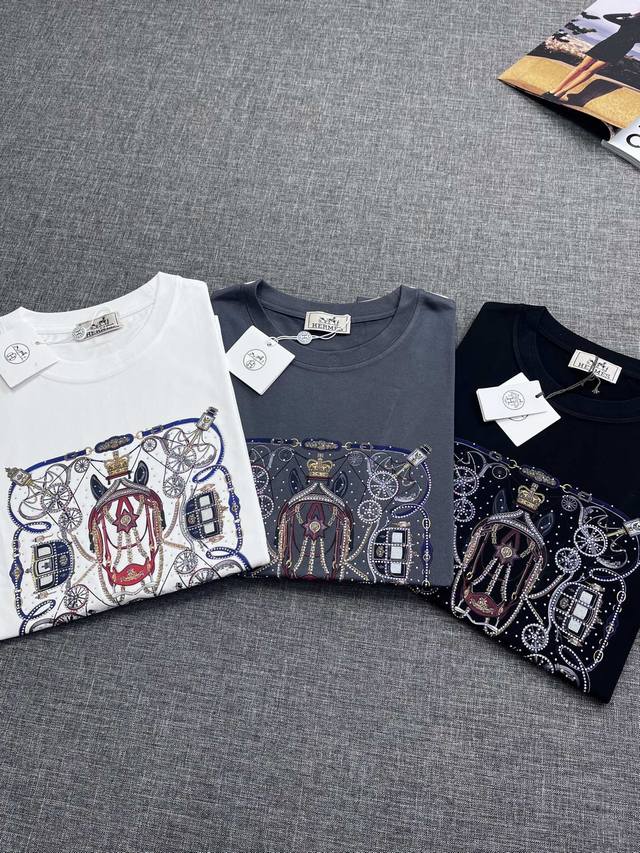 H爱马仕男士圆领短袖T恤，贸易公司渠道货，境外流入臻品，25年春夏新品，品相完美如斯！H品牌属于世界顶级奢侈男装，属于法国殿堂级奢华艺术的代表，属于名门贵族与上