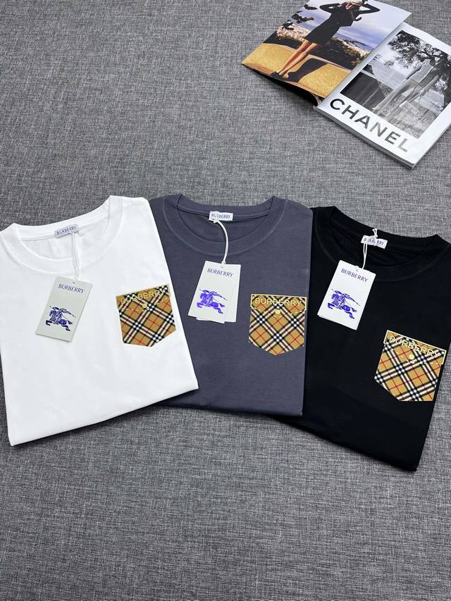 Burberry 巴宝莉2025新款男士圆领短袖，香港洋行货，重磅级臻品，专柜橱窗主打展现，官网已释图，高端限量系列，视觉方面相当提鲜，非常绝美时髦，诠释出全新