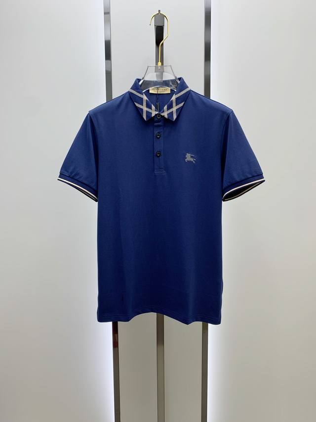 巴宝莉25Ss新款春夏短袖翻领T恤Polo，最高版本客供定制高端朱地面料简单时尚款，螺纹拼色螺纹配色超级好看！胸前战马标识刺绣经典Logo简单大方的款式！满满的