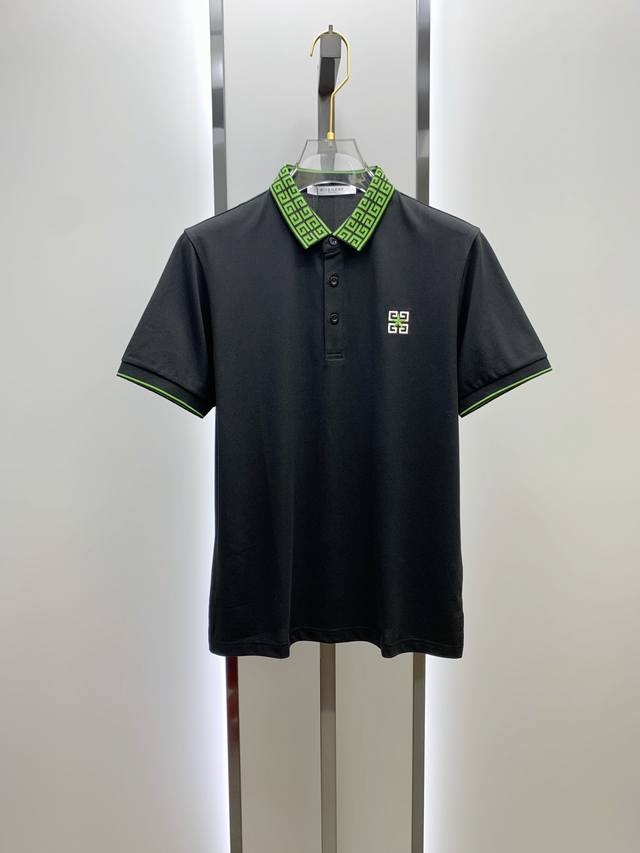 纪梵希25Ss新款春夏短袖翻领T恤Polo，最高版本客供定制高端朱地面料简单时尚款，螺纹拼色螺纹配色超级好看！胸前纪梵希标识刺绣经典Logo简单大方的款式！满满