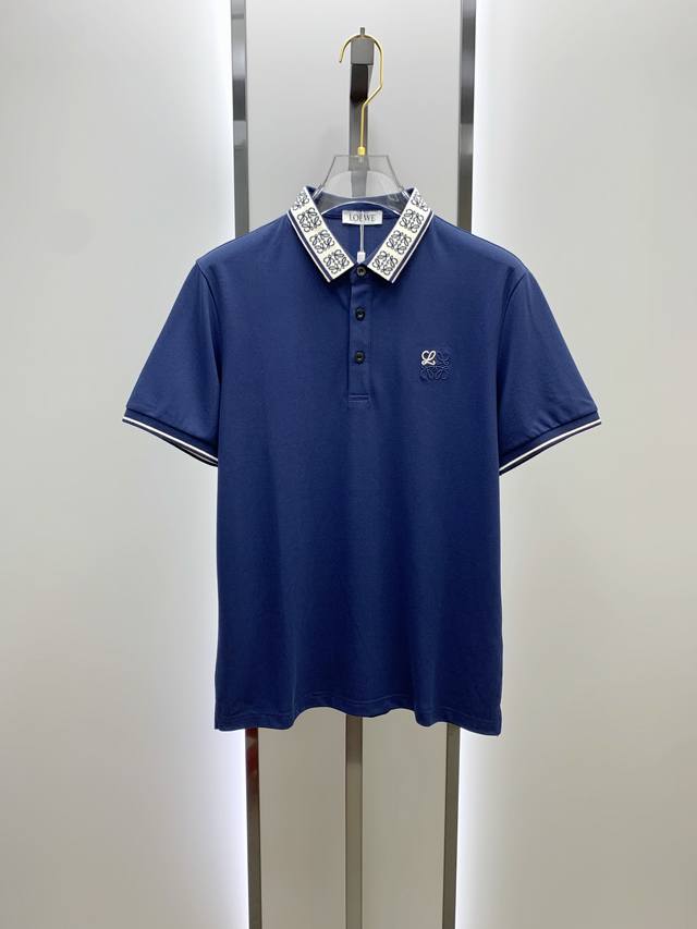 罗意威25Ss新款春夏短袖翻领T恤Polo，最高版本客供定制高端朱地面料简单时尚款，螺纹拼色螺纹配色超级好看！胸前罗意威标识刺绣经典Logo简单大方的款式！满满