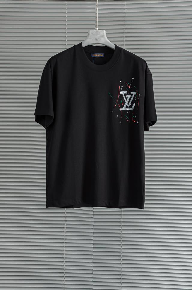 L V 路易*登 2025最新经典手绘工艺 重磅260克 圆领短袖#高端品质专柜原单圆领援助，顶级制作工艺进口面料，专柜款独特设计，采用进口高端订制进口丝线手感