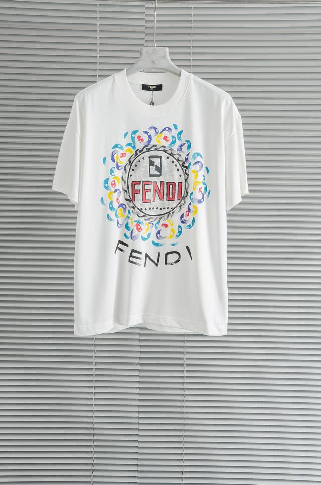 Fendi 芬迪 2025最新经典手绘工艺 重磅260克 圆领短袖#高端品质专柜原单圆领援助，顶级制作工艺进口面料，专柜款独特设计，采用进口高端订制进口丝线手感