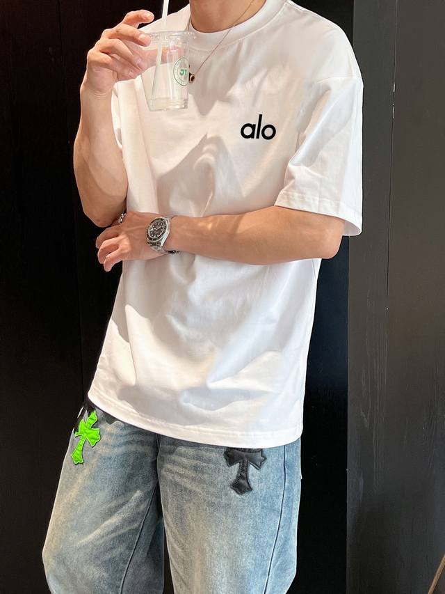 Aio 新款字母印花双层重工短袖T桖 字母图案不管是T桖还是卫衣都是每年的爆款单品 前幅大面积印花采用大康丽数码印花机直喷 成本极高 经过多次的调试打版图案色差