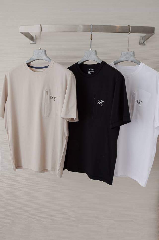 Arc‘Teryx 25Ss春夏新品 户外防晒速干吸湿运动抗菌短袖T恤衫#三色实拍 外贸大厂出货、专柜同款采用美国活力缝工艺，替代了以前的4针6线，活力缝是一项