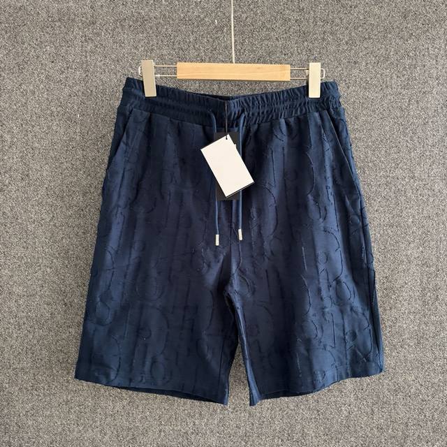 Di*R 2025 Fw 早秋新款 提花针织休闲短裤 饰以经典的 Oblique 印花 采用白色棉质平纹针织面料 剪线提花工艺 Oblique 印花设计 弹力带