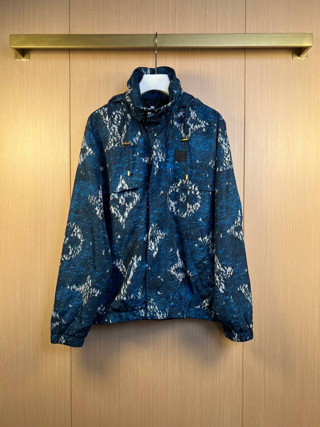 Louis 路易25Ss新款 印花防风连帽外套夹克 尺寸：46-52