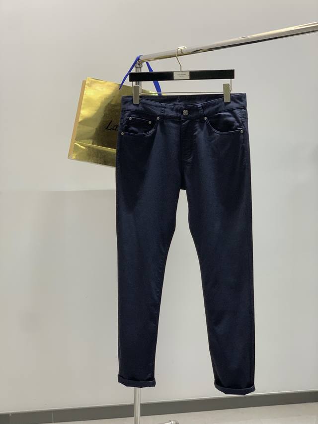 Bally 巴利，2025春季最新品，时尚休闲裤，专柜同步有售，原单狠货，采用进口原版面料，顶级刺绣工艺字母图案装饰Logo，档次极高，版型超正，上身帅气有型，