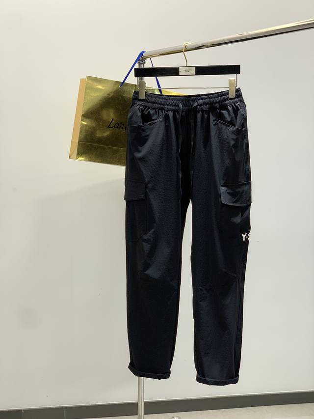 Y-3 山本耀司，2025春季最新品，专柜同步有售，原单狠货，时尚休闲裤，进口原版面料，舒适度极佳，经典Y3字母Logo，档次极高，舒适透气，上身时尚有型，2色