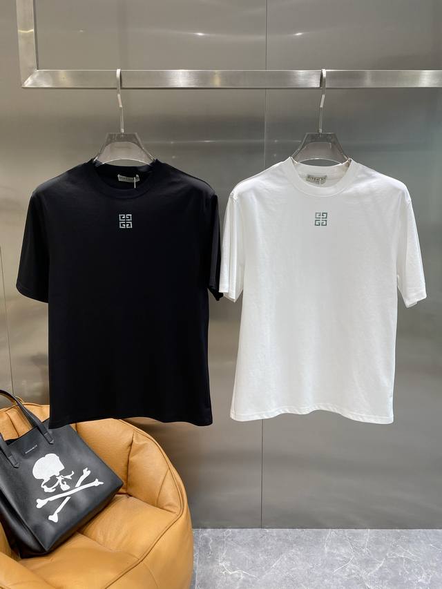 纪梵家 Givenchy 短袖 胸前经典标识简约又高级 质感在线，潮流感拉满。M-3Xl 隔天