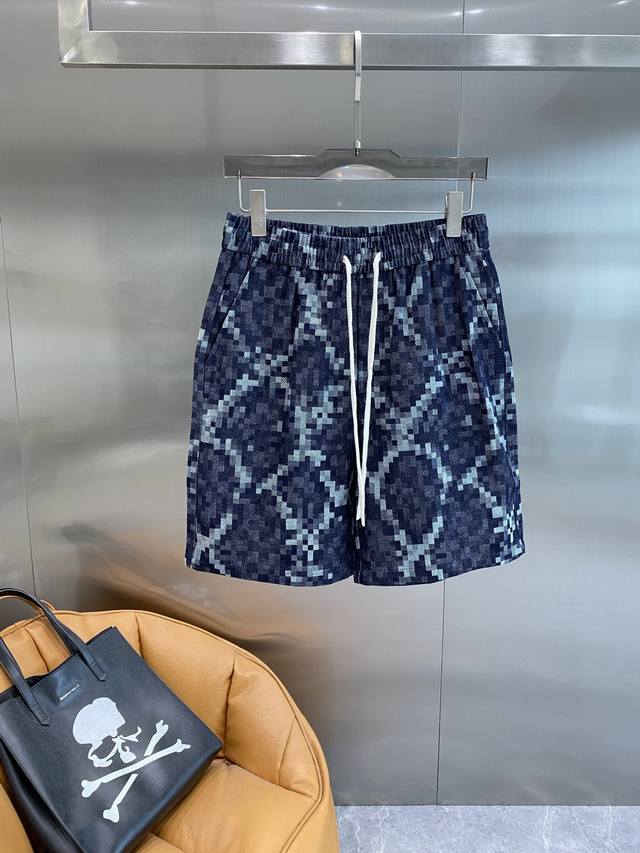 驴家 Lv短裤，夏日酷爽时尚必备经典永远不会出错，抽绳设计方便调节，穿着舒适自在。简约又时尚，瞬间提升整体格调。面料透气轻盈，M-3Xl 隔天