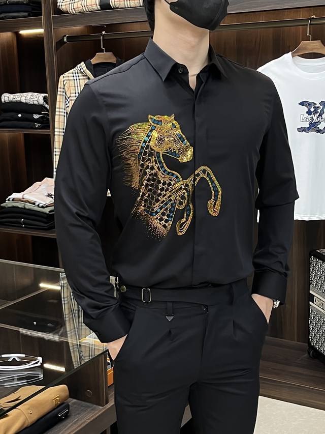 主推 Hermes 爱马仕 专柜最新款男士必备款长袖衬衫，100%天然棉，舒服透气，原单狠货，原版面料，柔软舒适，上身高端又奢华，足够场面的档次，这款衬衫无不骄