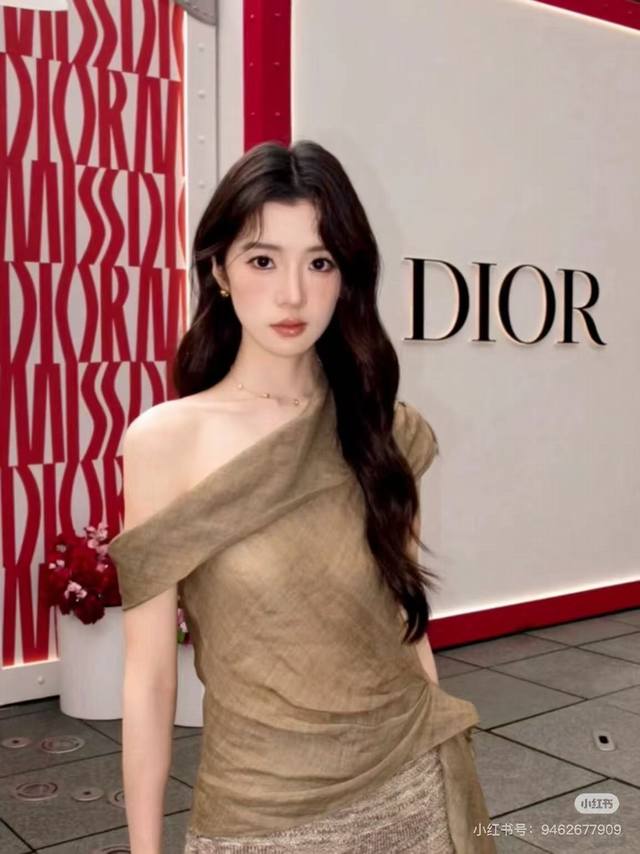 Cs25Ss 苎麻斜肩飘带吊带上衣 度假风满溢 质地轻盈 游弋于天然的美感之中Sml