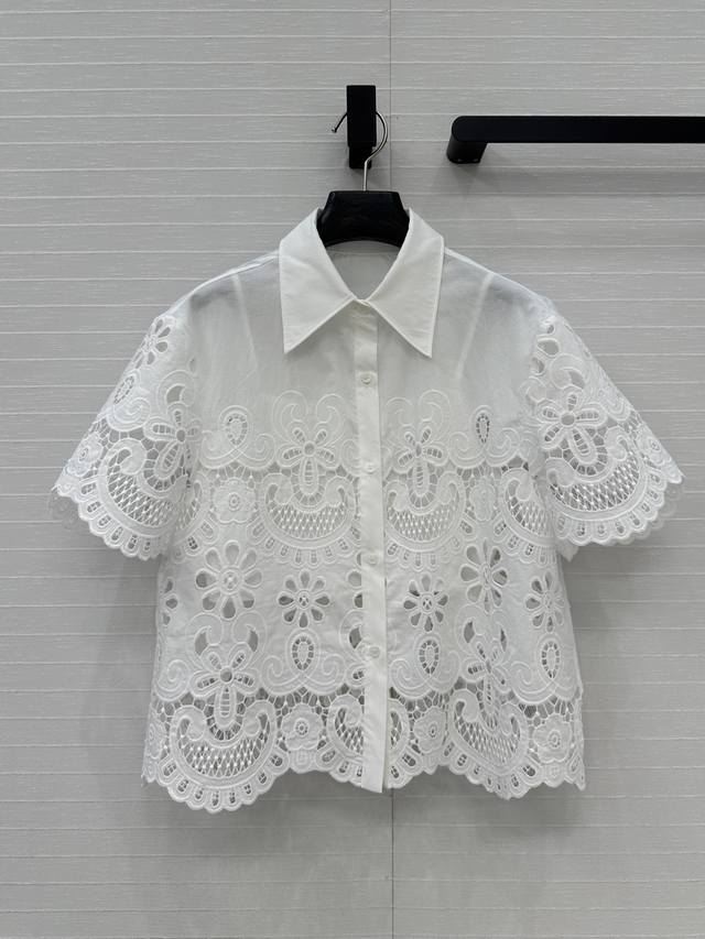 独家首发高端原单品质，Val*系度假新品短袖衬衫 徳国机重工定位缕空刺绣法式花，内搭小吊带。经典拼接翻领H小短款版型显瘦又高挑！全定位花边摆，复古宫廷风可甜可盐