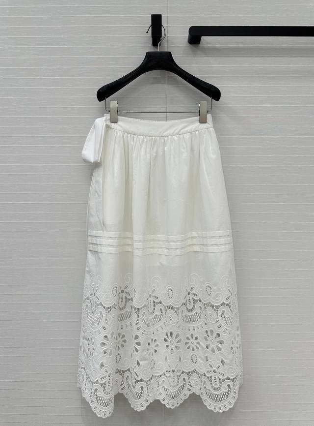 独家首发！高端品质，Vale*25春夏新品度假风长半裙徳国机重工定位缕空刺绣法式花，进口丝绵面料层褶设计挺阔舒适！经典灯笼长半裙。拼接飘带设计裙摆复古宫廷风，上