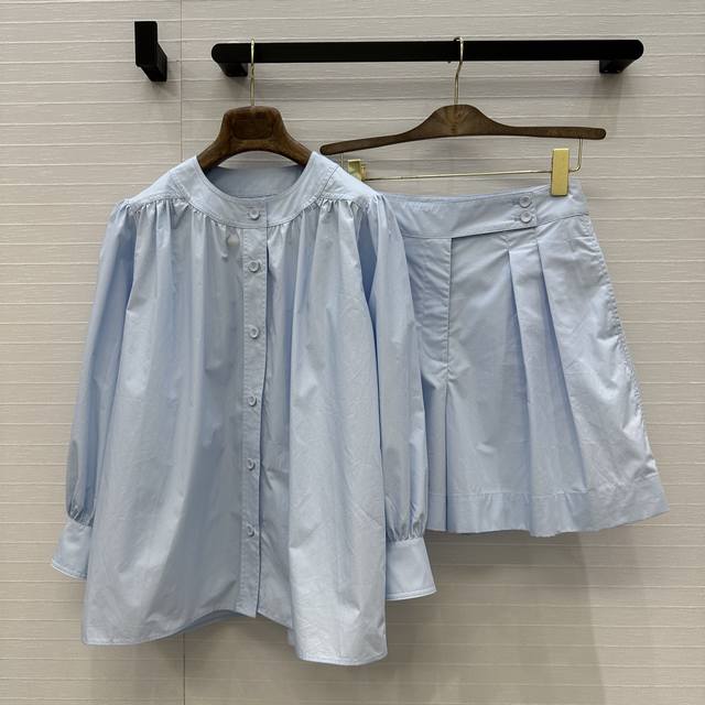 独家首发原单品质，Lp新品长期主义套装，灯笼袖圆领衬衫搭配百慕大短裤，休闲优雅的宽松版型不挑人！通勤上班显干练，约会出行超温柔，轻松Get时尚气质，褶皱纹理层次