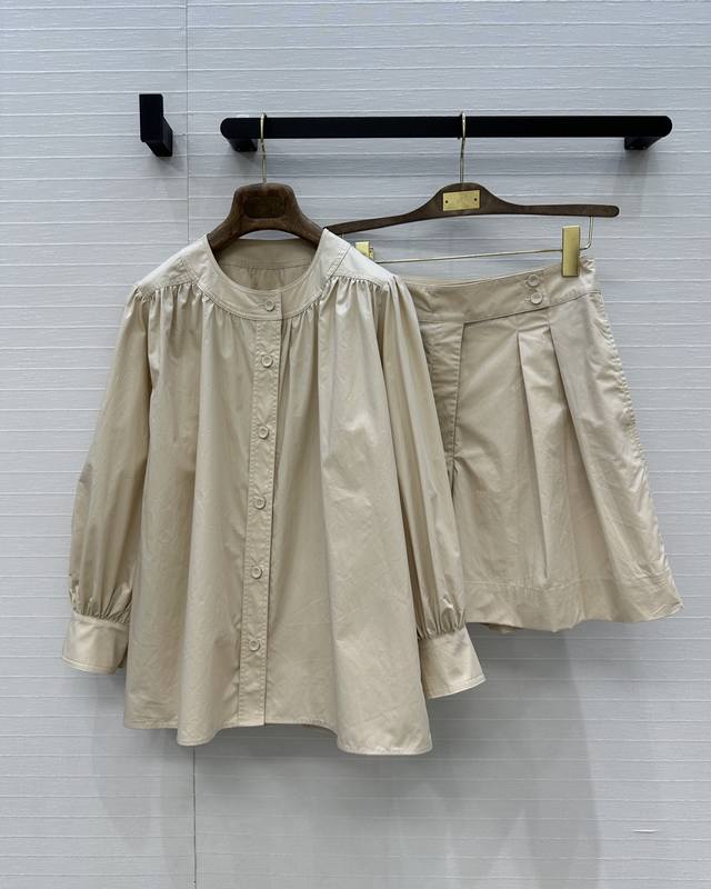 独家首发原单品质，Lp新品长期主义套装，灯笼袖圆领衬衫搭配百慕大短裤，休闲优雅的宽松版型不挑人！通勤上班显干练，约会出行超温柔，轻松Get时尚气质，褶皱纹理层次