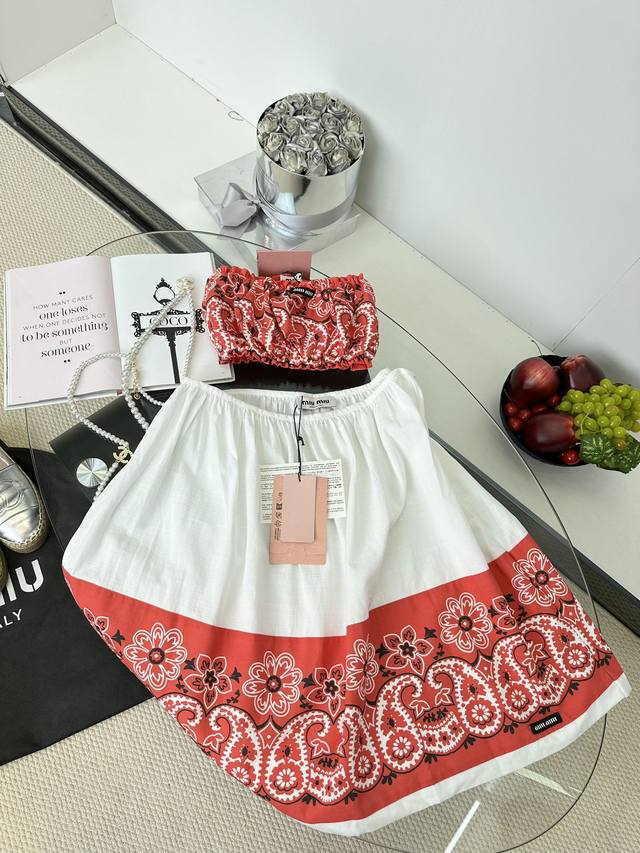 25早秋 缪家撞色 腰花分体套装 抹胸上衣搭配松紧弹力半裙 这一套上身真的太美了吧1 套 Size S M L
