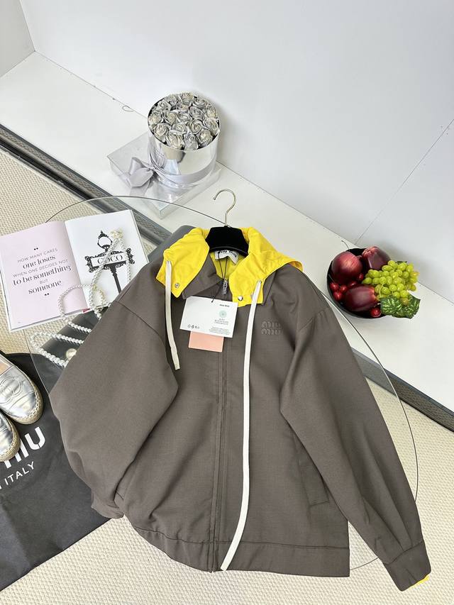 25早秋 Miumiu Prefall早秋最新款撞色帽子设计帽子可拆卸风衣都是双面可以穿的超时髦 1 Size S M L