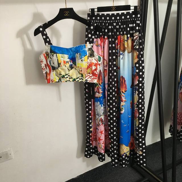 款号 5470 Dg*新款套装，抹胸吊带上衣+波点印花高腰半裙，黑色，S-Xl， S码；胸围84，长35；腰围68，长111