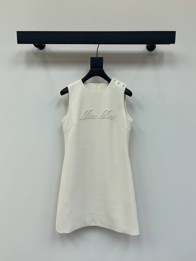 Miu 25春夏新品重工钉珠连衣裙 全手工缝制珠子精致重工 极简有亮点 面料柔软舒适版型上身巨显瘦 日常穿搭必备 强烈推荐自留款 Sml Aa