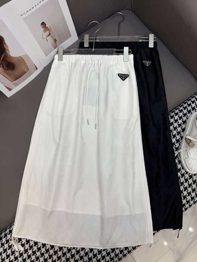 Prad* 25Ss新款半身裙 经典三角标装饰 三角图案提花面料 高品质 单色三码Sml