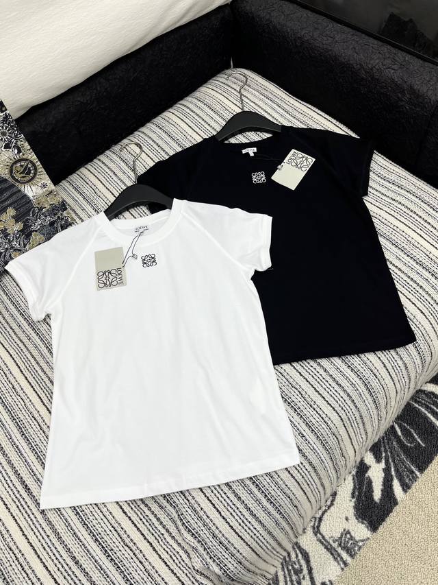爆款现货 原单品质 Loe*｜25撞色刺绣短袖T恤 精致小版型上身巨显瘦！ 定制高品质手工 精品设计 低调奢华！ 时髦精必备单品解锁所有穿搭！ 认准我家品质！经