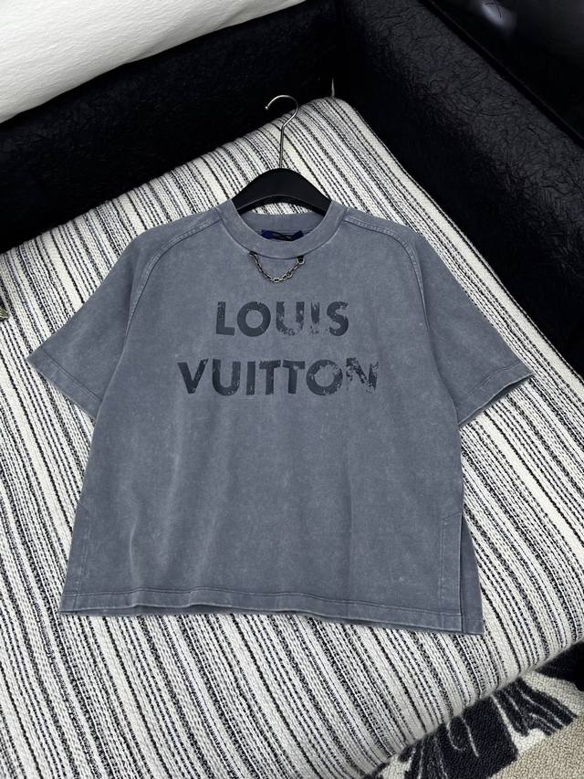 爆款现货 原单品质 Lv*｜精致重工洗水扎染印花T恤 高订面料 工艺款 亲肤透气舒适 标志性字母图案低调奢华 减龄少女时代！白富美必备神器！ 经典版型百搭不挑人