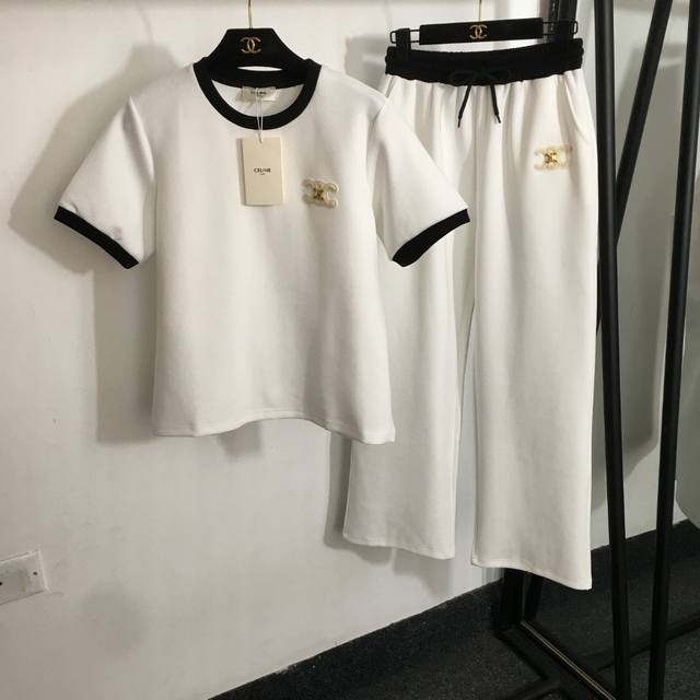 款号20253726 Celin*新款太空棉套装，金属Logo胸章短袖T恤+松紧腰休闲长裤，白色，灰色，黑色，S-Xl， M码；肩宽38，胸围102，袖长21，