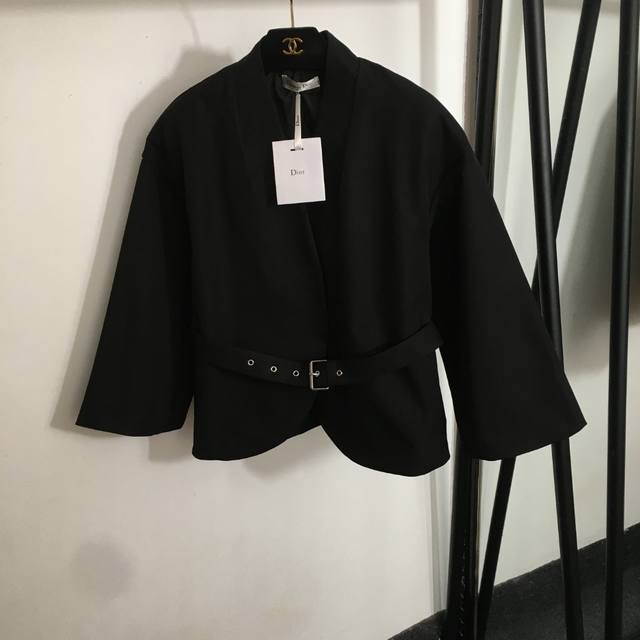 款号20253703 Dio*新款 V领收腰长袖西装外套，配腰带，黑色，Sml， M码；肩宽52，胸围108，袖长42，长60