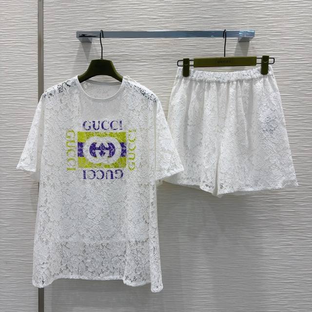 Gucc*I2025Ss新款 蕾丝水溶花镂空三件套套装 专柜超火的春夏秀场款，微透视 上衣有配内搭小吊带 气质性感镂空水溶花 少女心爆棚 简直不要太好看，有种若