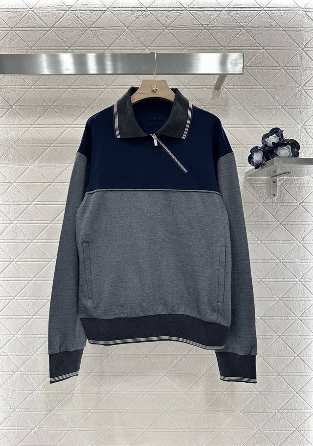 Miumi*2025新品上架 拼接撞色翻领半开襟卫衣 定制Yb进口材质 质感高级 分量十足 翻领拉链半开襟套头卫衣 斜裁拉链充满个性 落肩版型 宽松廓形 胸前宝