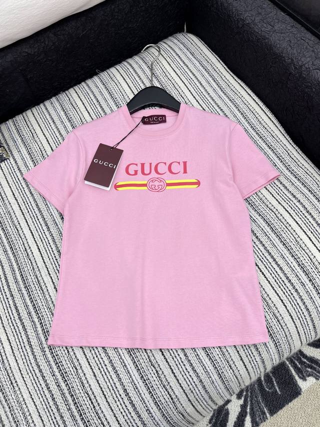 爆款现货 原单品质 Gucc*｜25限定系列新品印花短袖T恤 精致版型上身巨显瘦！ 定制最新印花 低调奢华！ 时髦精必备单品解锁所有穿搭！ 认准我家品质！经典单