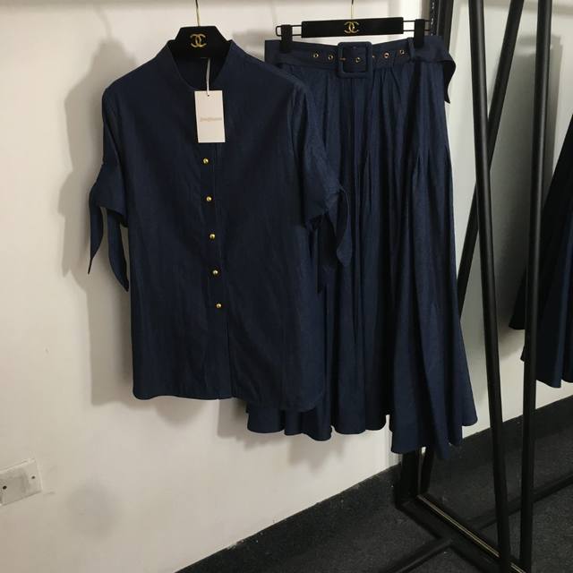 款号20253683 Zimmermann新款牛仔套装，蝴蝶结短袖衬衣+高腰牛仔半裙，蓝色，S-Xl， M码；肩宽39，胸围98，袖长23，长68；腰围76，长