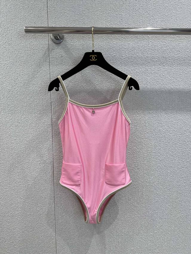 Chane* 25Ss春夏新款 撞色吊带泳衣丨独家Yb开发！高版出品！进口泳衣材质 工艺还原处理 呈现立体细腻柔软质感 亲肤舒适 圆领泳衣裁剪 撞色勾勒包边 与